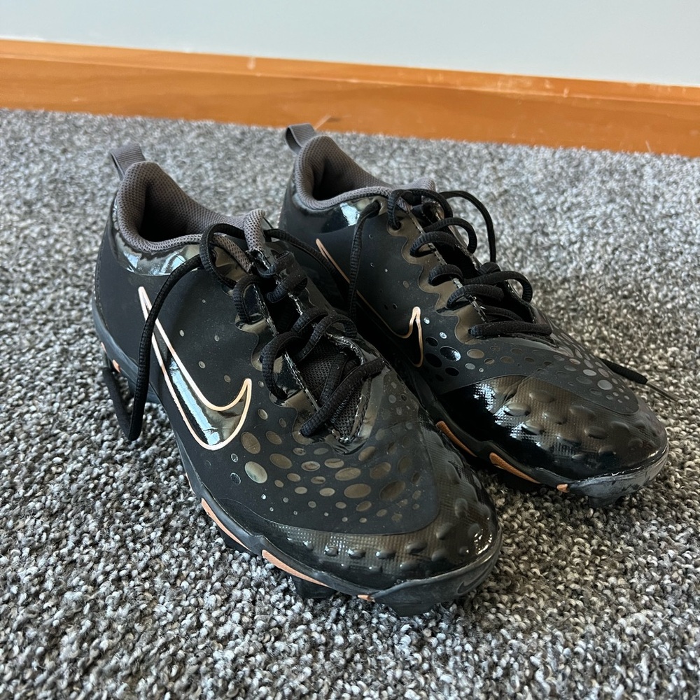 Like new Nike Softball shoes!